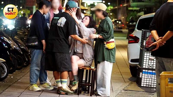 醉後淚美人1／直擊何如芸《婚內失戀》酒後淚崩　捧蔡昌憲臉龐訴苦