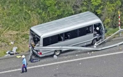 一趟遠征成永別!日本高中社團巴士撞護欄釀26傷 17歲生拋飛亡