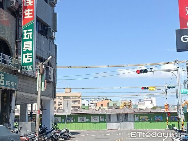 ▲民生玩具店走過一甲子見證黃金帝國更迭。（圖／記者唐詠絮攝）