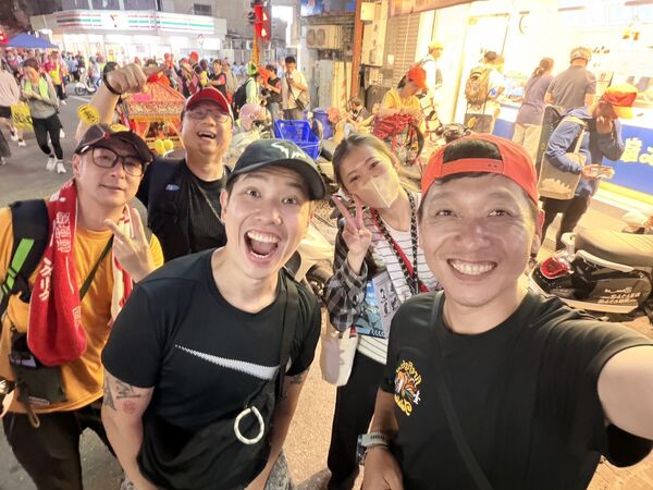 ▲▼賴正鎧參加白沙屯媽祖遶境。（圖／中天新聞提供）