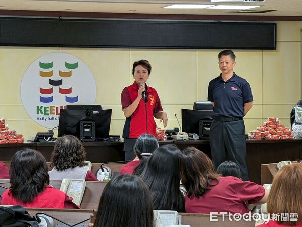 ▲母親節前夕溫馨傳愛 基隆防火宣導姊妹守護城市安全。（圖／記者郭世賢翻攝）