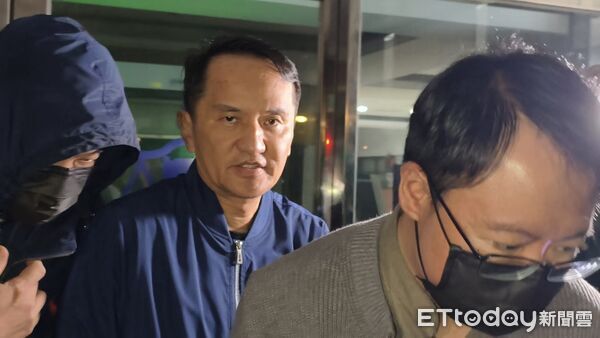 ▲▼常如山聲押狼狽上銬。（圖／記者黃哲民攝）