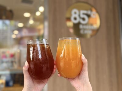 星巴克草莓抹茶那堤回歸　85度C氣泡荔枝烏龍沁涼上市