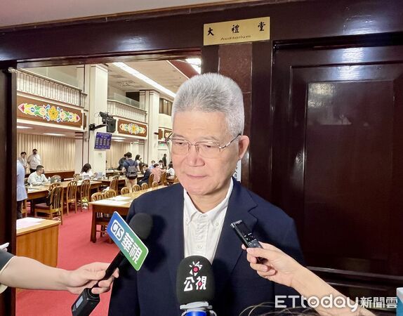 ▲▼文化部長李遠抗議公視董事長胡元輝被趕出立法院議場。（圖／記者許敏溶攝）