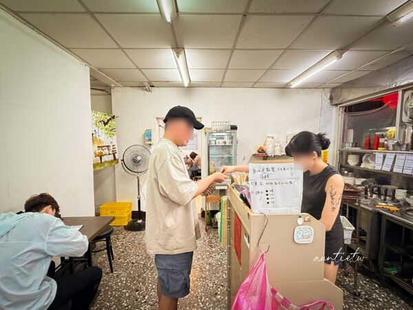 ▲▼林記麻辣鴨血。（圖／部落客水晶安蹄不務正業過生活授權提供）
