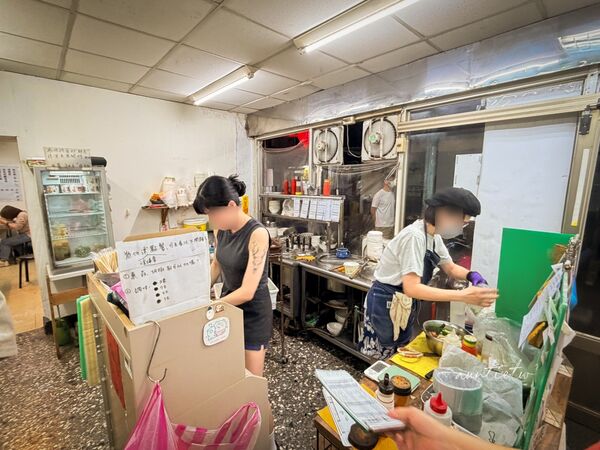▲▼林記麻辣鴨血。（圖／部落客水晶安蹄不務正業過生活授權提供）