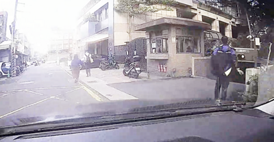 見巡邏警車拔腿狂奔！中壢警追逐數百公尺攔獲失聯移工