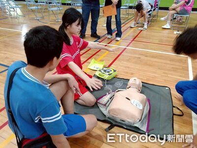 基隆推CPR、AED實戰演練　15校國中生拚急救實力