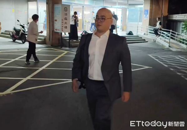 ▲▼常如山的律師蕭奕弘離開。（圖／記者黃哲民攝）