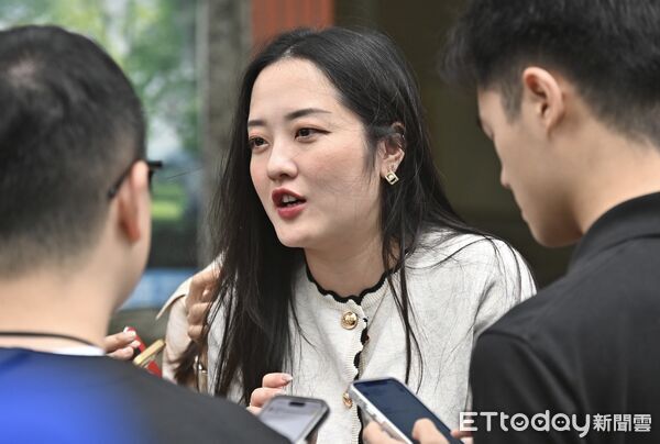 ▲▼ 愛爾麗醫美集團驚爆診間疑藏針孔偷拍案，愛爾麗自救會律師李欣庭受訪。（圖／記者李毓康攝）
