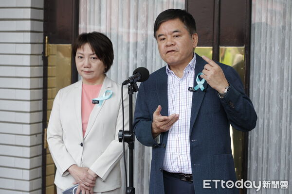 ▲民進黨立法院黨團幹事長莊瑞雄、書記長范雲受訪。（圖／記者湯興漢攝）