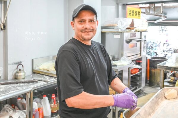 中式燒餅夾進Taco肉醬竟然超搭！墨西哥女婿師承豆漿名店好手藝