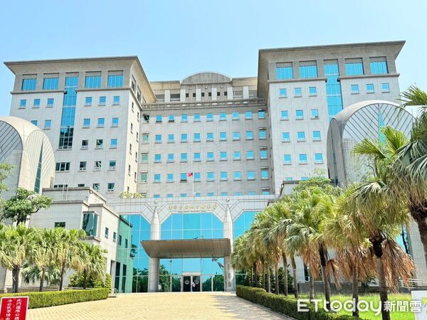 ▲台南地檢署襄閱主任檢察官李駿逸指出，檢察官偵辦翁姓被告涉妨害性自主案件，偵查終結後依法提起公訴。（記者林東良翻攝，下同）