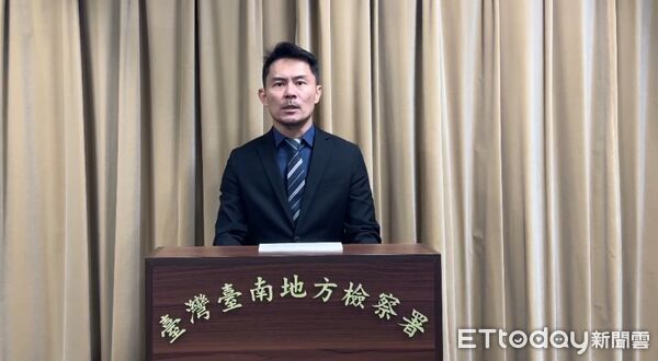 ▲台南地檢署襄閱主任檢察官李駿逸指出，檢察官偵辦翁姓被告涉妨害性自主案件，偵查終結後依法提起公訴。（記者林東良翻攝，下同）