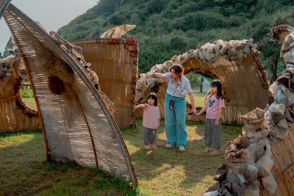 ▲和平島地質公園適逢百合盛開，並於5月9日至5月10日推出「準媽媽」免費入園優惠。（圖／和平島地質公園提供）