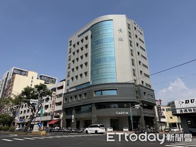 買5年空租5年！　連鎖咖啡「全台最大店」進駐救房東