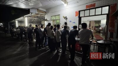 陸深夜食堂排骨飯一碗只賣9元人民幣爆紅　排3小時才吃得到