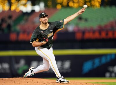 宋柏翰首安就是首轟隊史第一人！台鋼雄鷹6比0完封中信兄弟