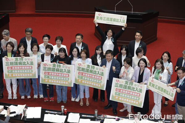 ▲▼三班醫護比入法今天在立法院進行表決。（圖／記者湯興漢攝）