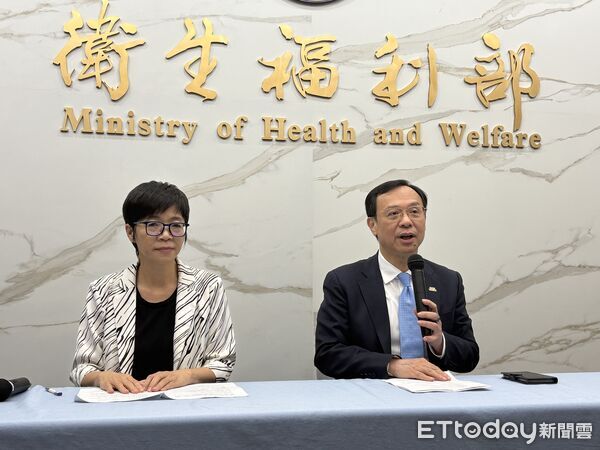 ▲▼衛福部長石崇良說明三班護病比會議協商結果。（圖／記者洪巧藍攝）