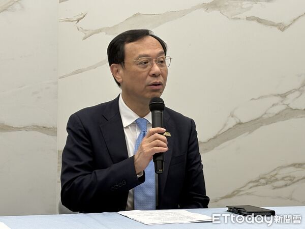 ▲▼衛福部長石崇良說明三班護病比會議協商結果。（圖／記者洪巧藍攝）