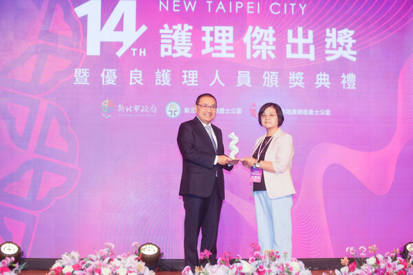 ▲新北表揚44位護理傑出獎得主。（圖／新北市新聞局提供）