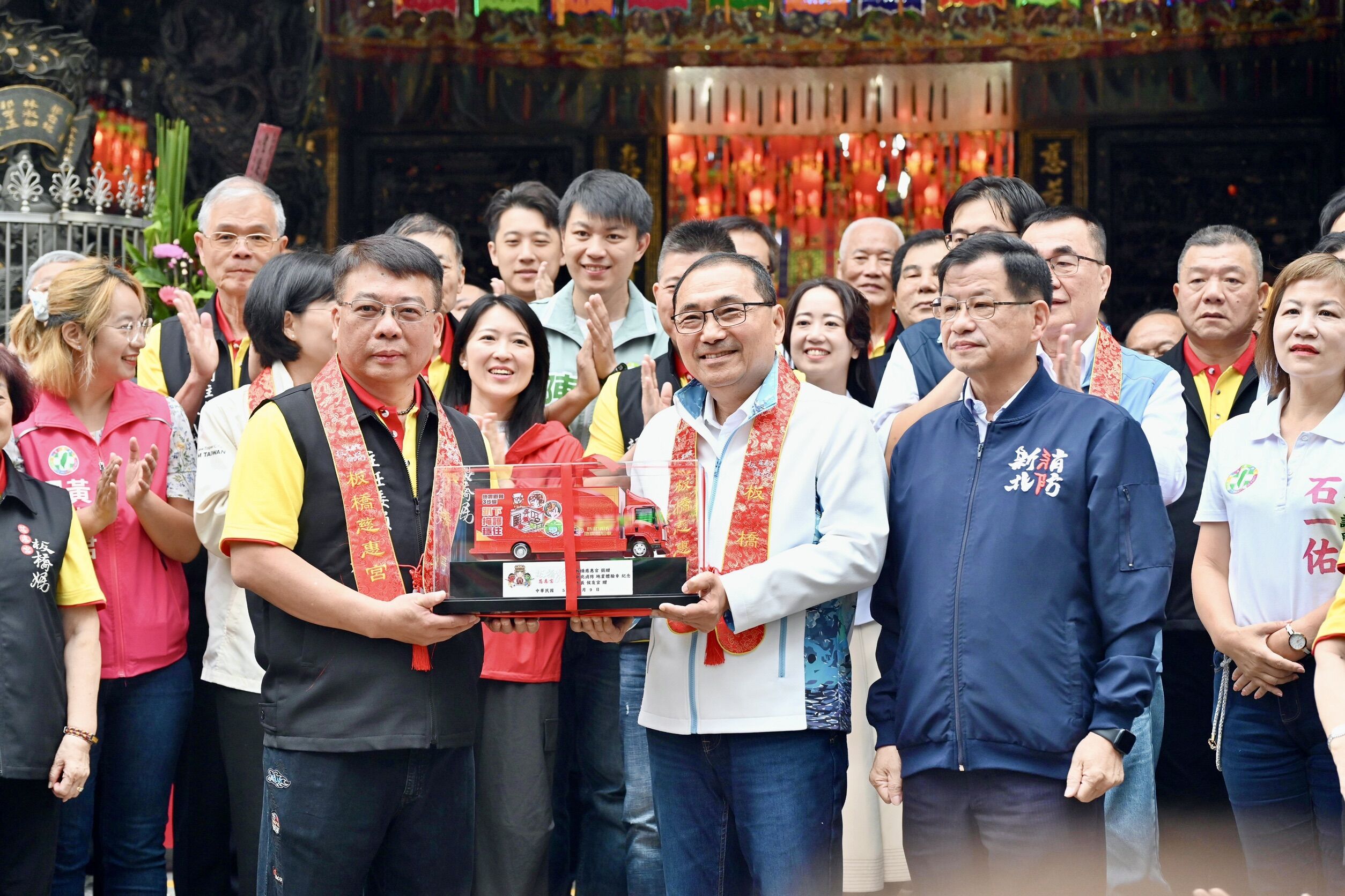 ▲恭祝天上聖母聖誕千秋 侯友宜祈願市政順利推進。（圖／新北市新聞局提供）