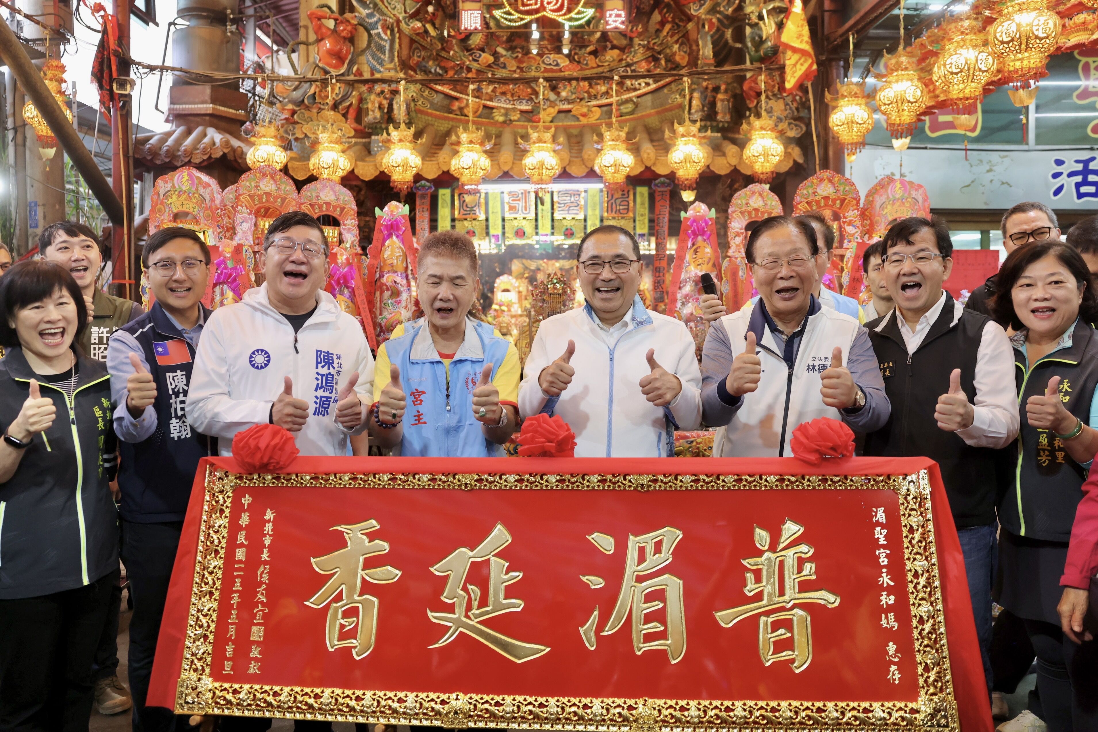▲恭祝天上聖母聖誕千秋 侯友宜祈願市政順利推進。（圖／新北市新聞局提供）