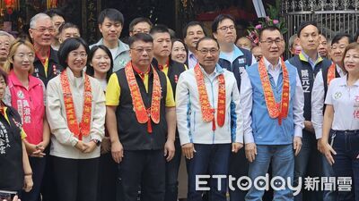 與李四川、侯友宜同框！　蘇巧慧：虔誠心情來向媽祖參香