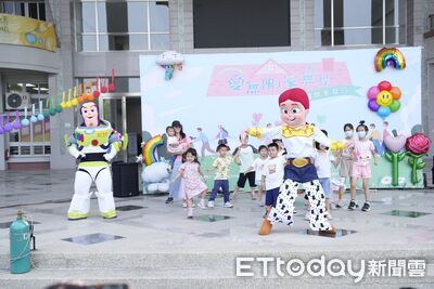 台南家庭教育中心推親子闖關　黃偉哲：愛的形式多元、家庭價值不受限