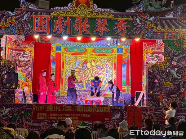▲台南市政府消防局第六救災救護大隊安平分隊結合開台天后宮歌仔戲活動，辦理「聽戲也要防火災」防火宣導。（記者林東良翻攝，下同）