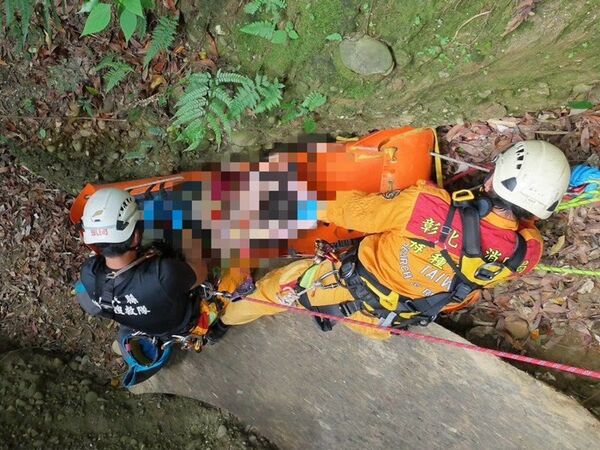 ▲南投一名76嬤不慎失足墜落八卦山彰投交界深谷。（圖／民眾提供）