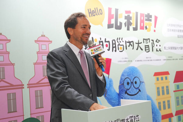▲▼比利時台北辦事處馬徹處長表示本次展覽結合了比利時的飲食文化與科學研發成果，旨在將比利時百年藥廠的醫學創新與歷史背景介紹給台灣民眾。（圖／新光醫院提供）