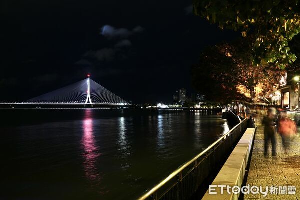 ▲▼ 淡江大橋夜間點燈景。（圖／攝影中心攝）