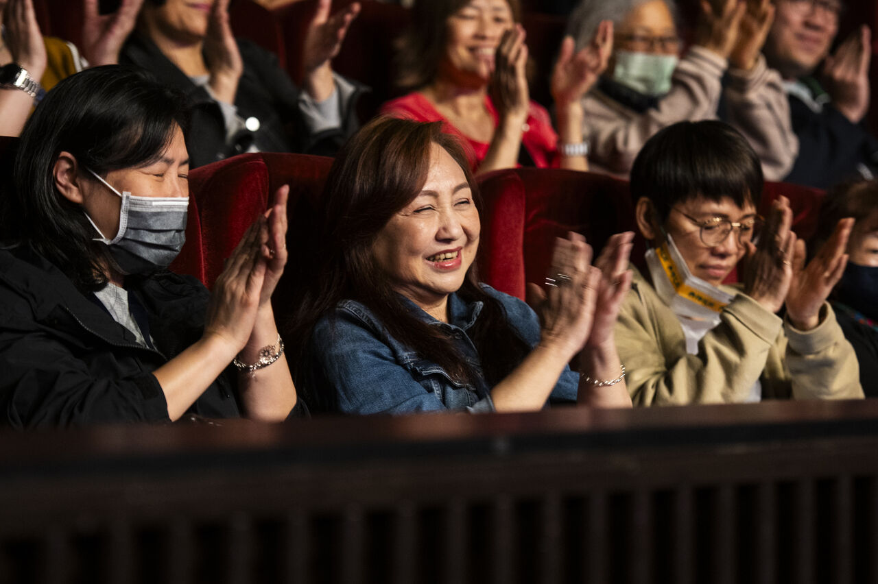 ▲▼鄭怡看沈文程演唱會。（圖／大大娛樂提供）
