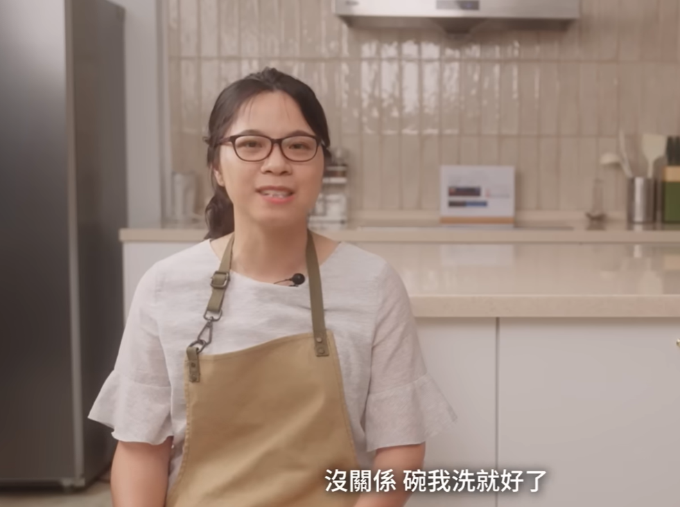 ▲沈伯洋罕見合體妻女做蛋糕，暖曝「深夜堅持洗碗」背後原因獲讚神隊友。（圖／翻攝自YouTube／沈伯洋Puma）
