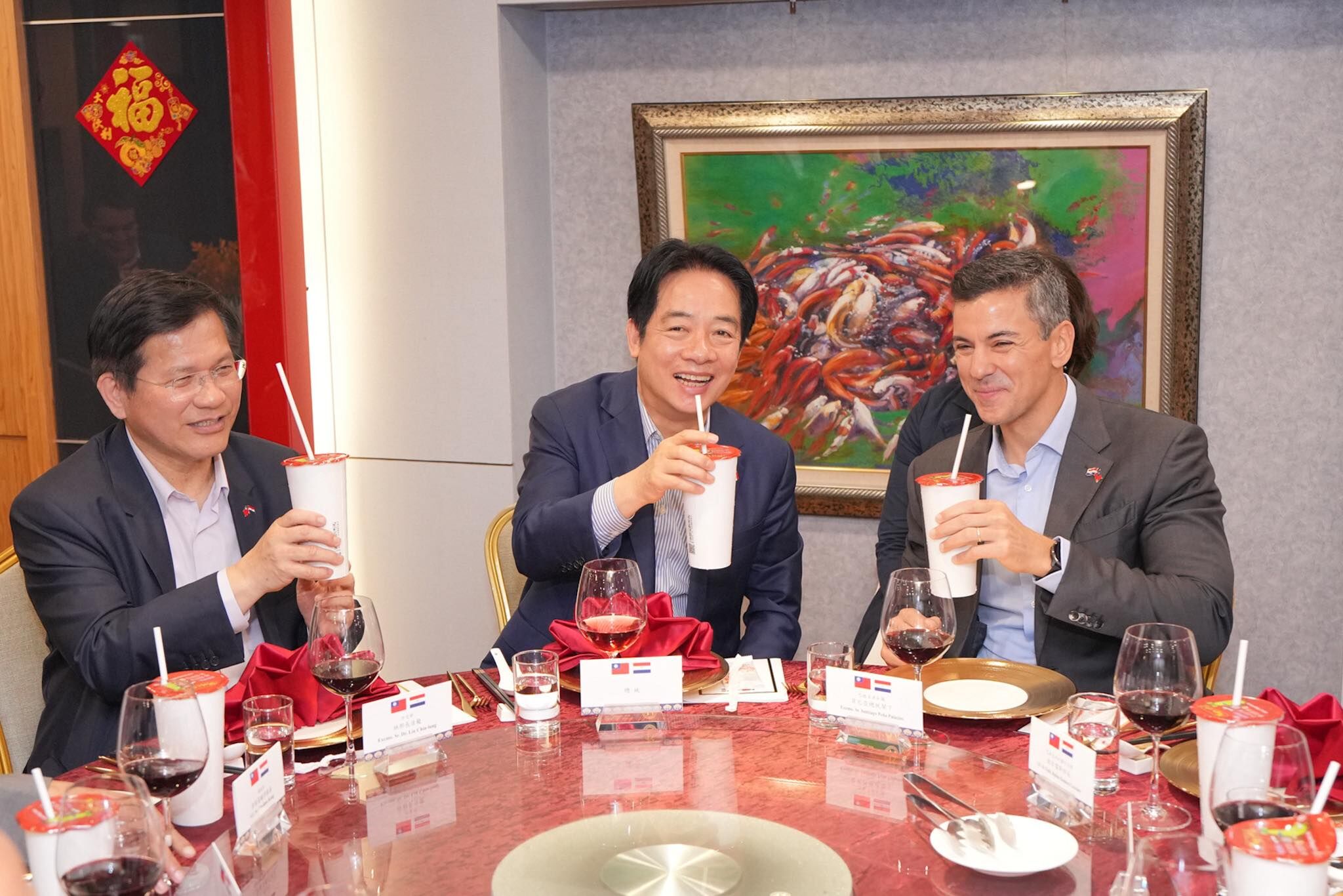▲▼外交部長林佳龍陪同巴拉圭總統貝尼亞（Santiago Pe&ntilde;a）走訪台南，先後赴南科管理局、國網雲端算力中心、奇美博物館及奇美食品工廠等地參訪。（圖／翻攝自Facebook／林佳龍）