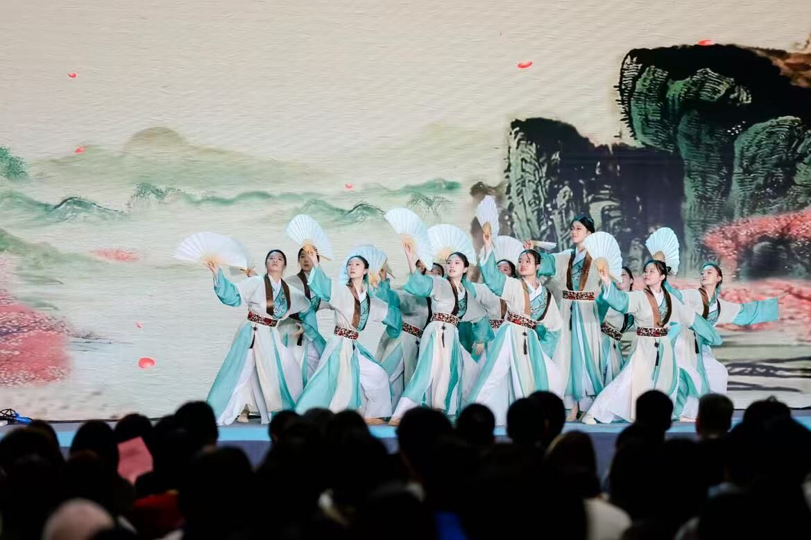▲▼  大陸女歌手孫悅參加北京校歌會           。（圖／翻攝 校歌會）