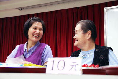 失智症照護沒標準答案！她投入25年練就366招：長輩會記得安心感