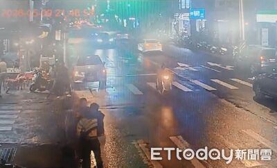 永和街頭巧遇德州撲克仇家 2男拔「鯊魚劍」打到歪掉