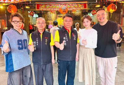 王瞳現身板橋朝聖媽祖！見證慈惠宮豪捐2000萬VR地震車　林道遠讚翻：走在尖端