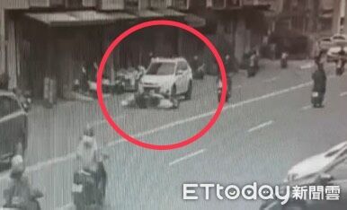台中騎士擦撞腳踏車女童正面影像曝！瞬間倒地遭轎車輾死