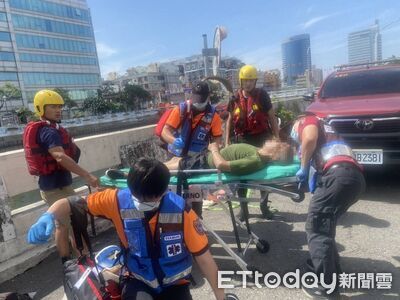 台南運河民眾落水驚險獲救　「救生讚」救生圈即刻救援奏效