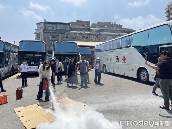 ▲雲林監理站宣導人本交通理念，盼建立駕駛人自發性讓路文化。（圖／記者游瓊華翻攝）