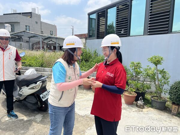 ▲台南市政府勞工局做工行善團母親節兵分四路出勤修繕，協助弱勢家庭改善居住與學習環境。（記者林東良翻攝，下同）