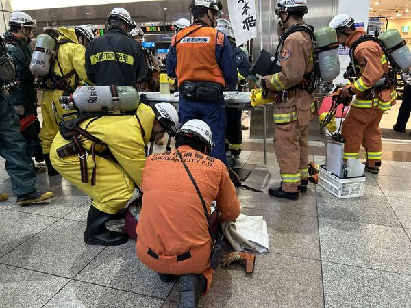 快訊／日本JR電車遇「不明噴霧」攻擊！多名乘客喉嚨痛　3人送醫
