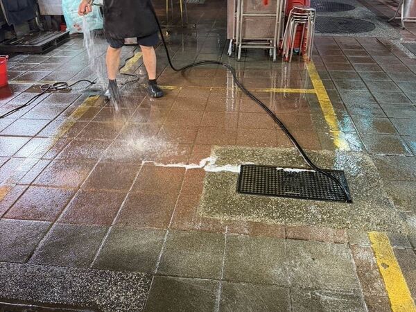 ▲▼雙城街夜市配合中山區大清消進行打掃。（圖／北市市場處）