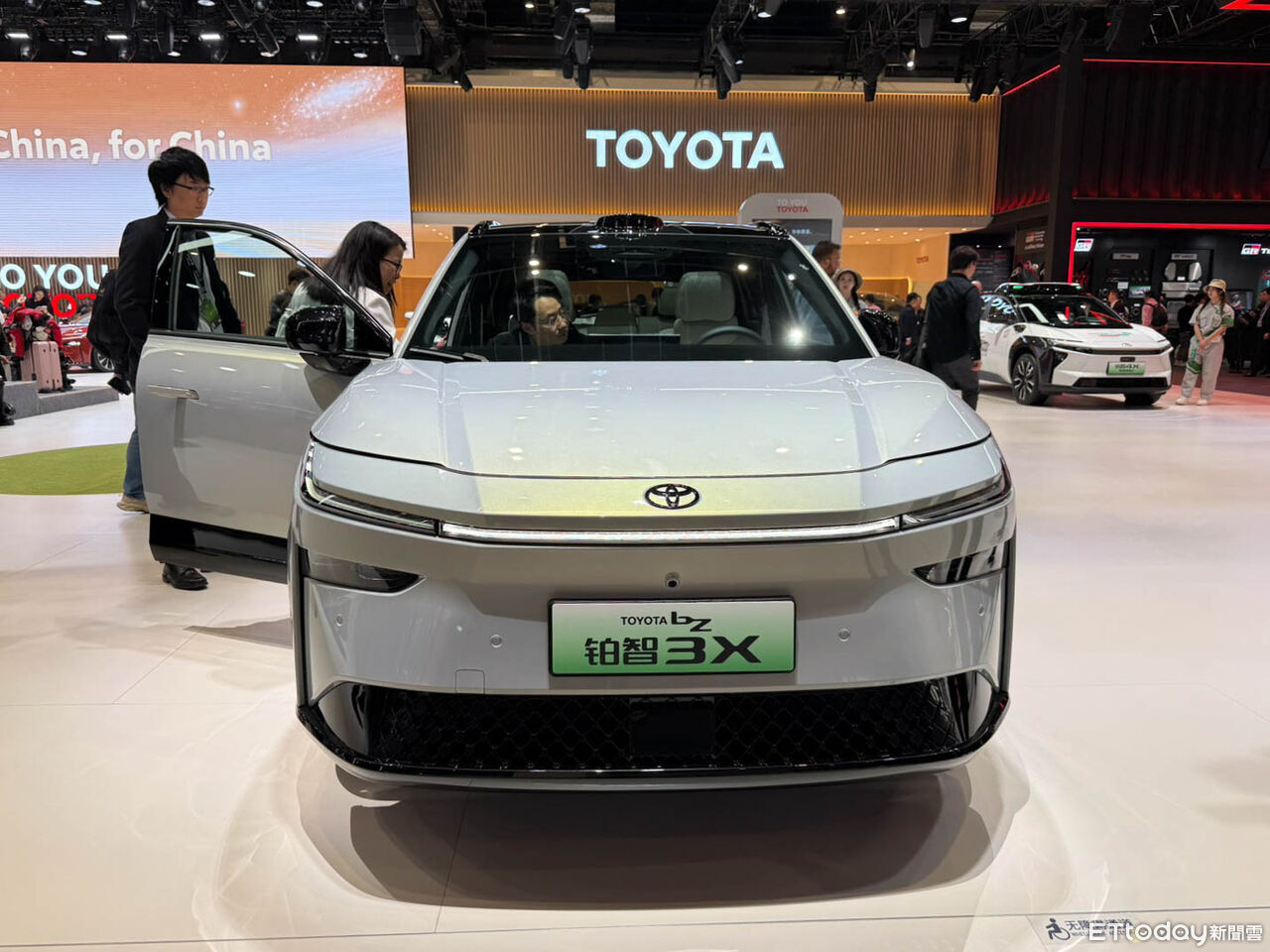 ▲TOYOTA bZ3X海外推新年式！降價創新低吸買氣。（圖／記者徐煜展攝、TOYOTA）
