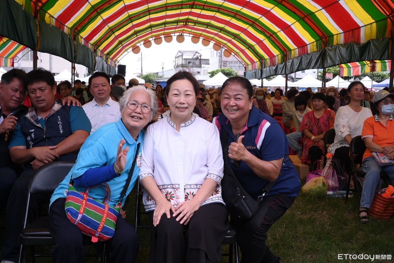 農特產屢獲大奬!花蓮玉溪農民節大會 徐榛蔚親頒獎牌謝農友