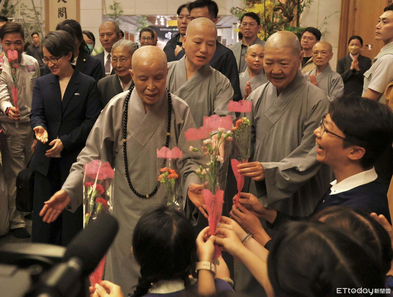 慈濟60週年!海內外志工宗教代表齊聚 蕭美琴:台灣軟實力名片